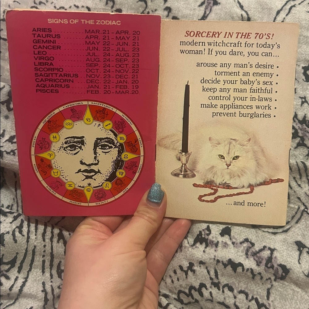 70’s Vintage Esso Astrology and Witchcraft mini Book Set - Picture 2 of 8
